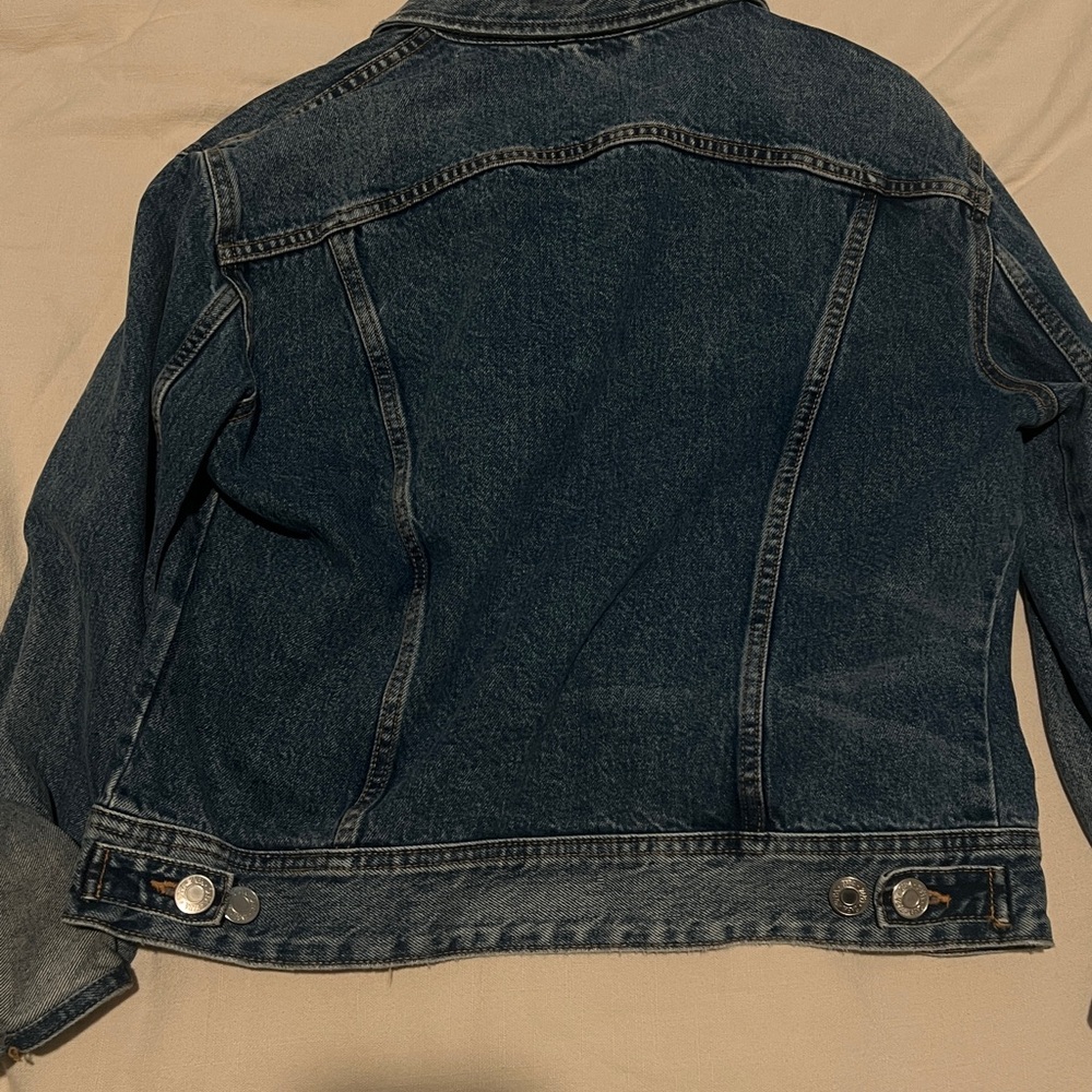 Zara denim jacket size medium. It’s super cute and it runs a little small